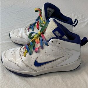 Nike Team Hustle D5 Mid Basketball Shoes white and blue with rainbow laces 4.5Y